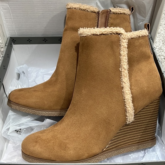 Sun & Stone Camilliaf Wedge Booties NEW Size 8.5M - Picture 1 of 7